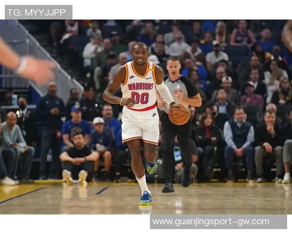 库里称赞库明加勇挑东契奇防守重任表现出色令人印象深刻