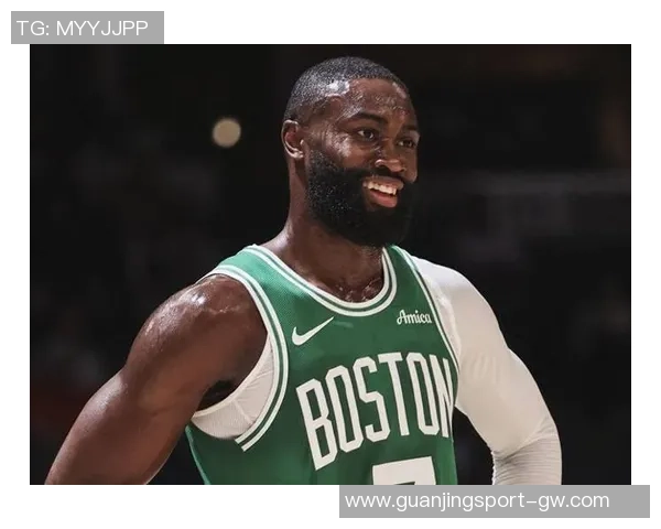 杰伦布朗表现稳定但未能带领球队获胜18投9中斩获25分6篮板4助攻 杰伦布朗表现稳定但未能带领球队获胜18投9中斩获25分6篮板4助攻